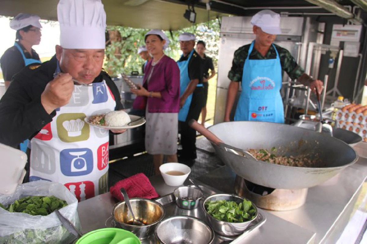 เปิดครัวส่องเมนู "อาหารจานด่วนราคาประหยัด" ฉบับคสช.