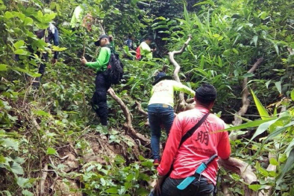 พบศพนายพรานถูกยิงดับกลางป่าถ้ำวัวแดง พบศพนายพรานถูกยิงดับกลางป่าถ้ำวัวแดง