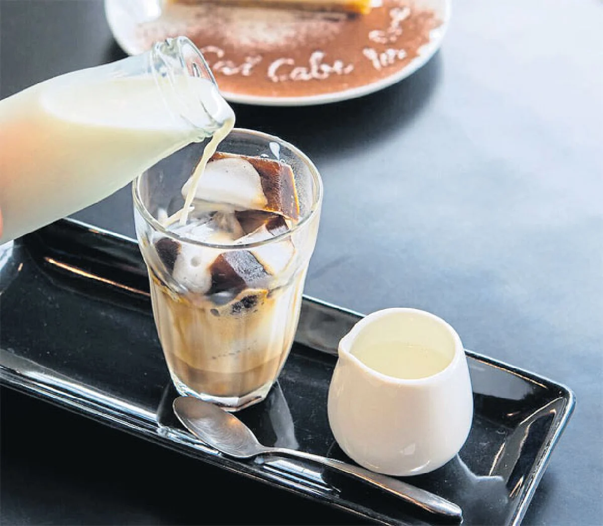 ความสุขกองโต @ แคท คาเฟ่ บาย โดม