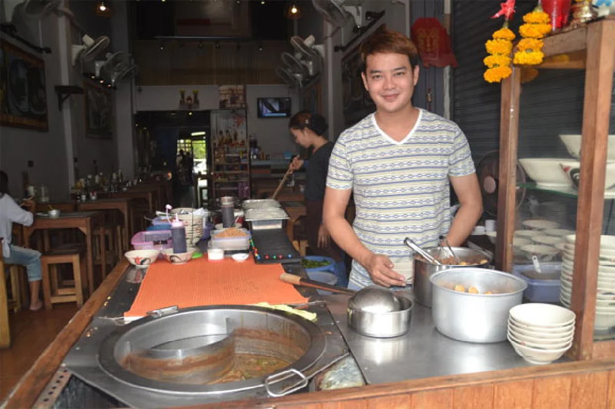 ‘เตี๋ยวเรือ เส้นแซ่บ’ ภูเก็ต กลยุทธ์เฟซบุ๊กดึงลูกค้า