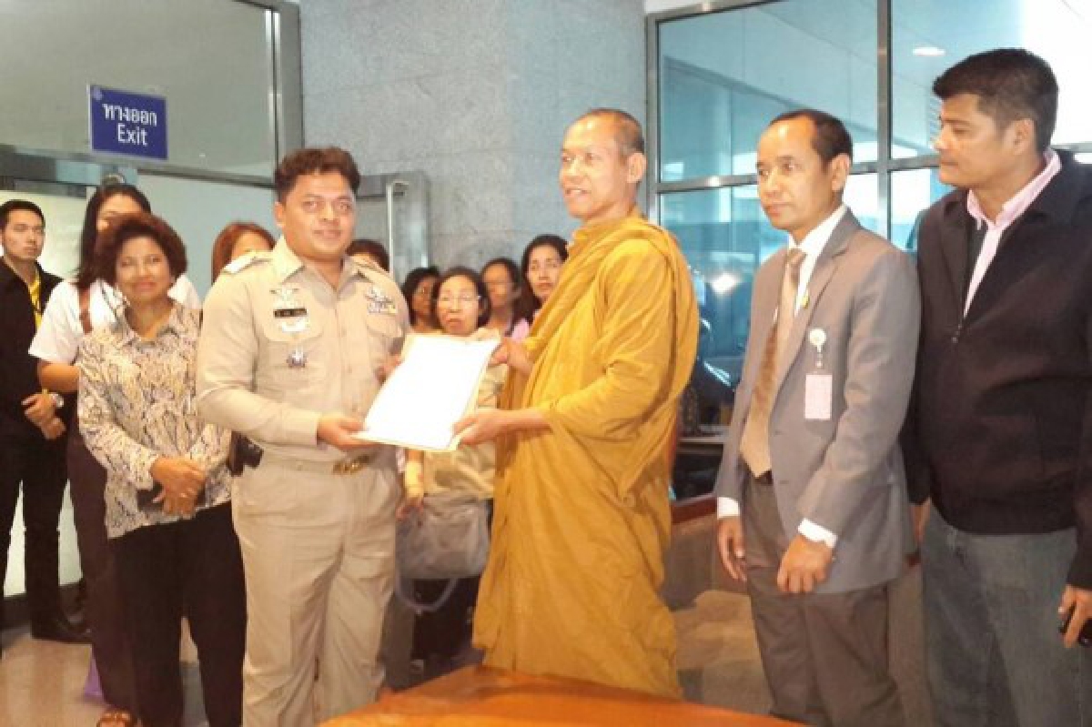 พุทธะอิสระยื่นรมว.ยุติธรรมจี้ดีเอสไอเร่งฟันธัมมชโย พุทธะอิสระยื่นรมว.ยุติธรรมจี้ดีเอสไอเร่งฟันธัมมชโย