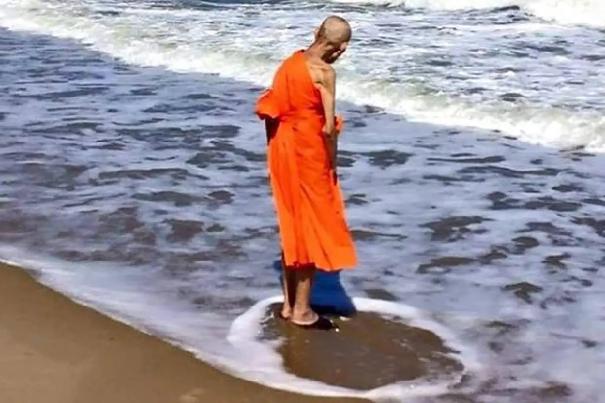 Miracle or not? Fortune-teller & amulet monk under fire
