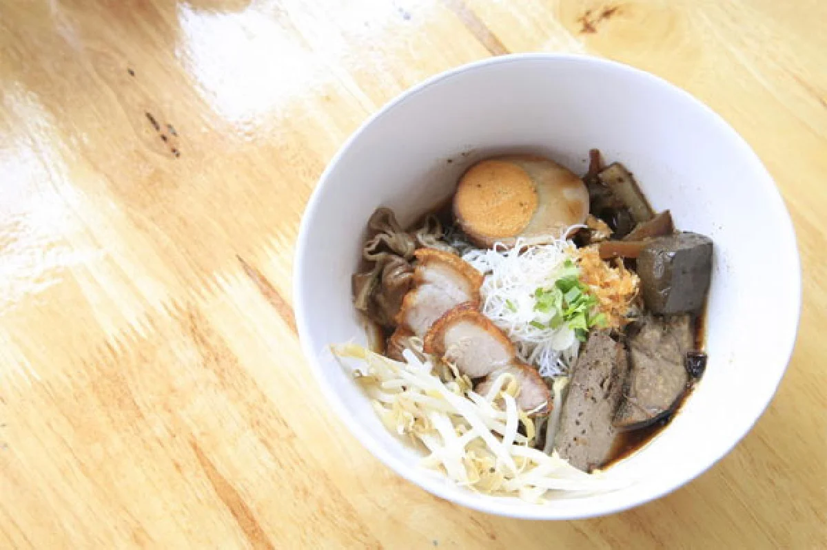 กวยจั๊บ-ก๋วยเตี๋ยวหลอด สูตรคุณแม่ ณ ร้านลูกเป็ด