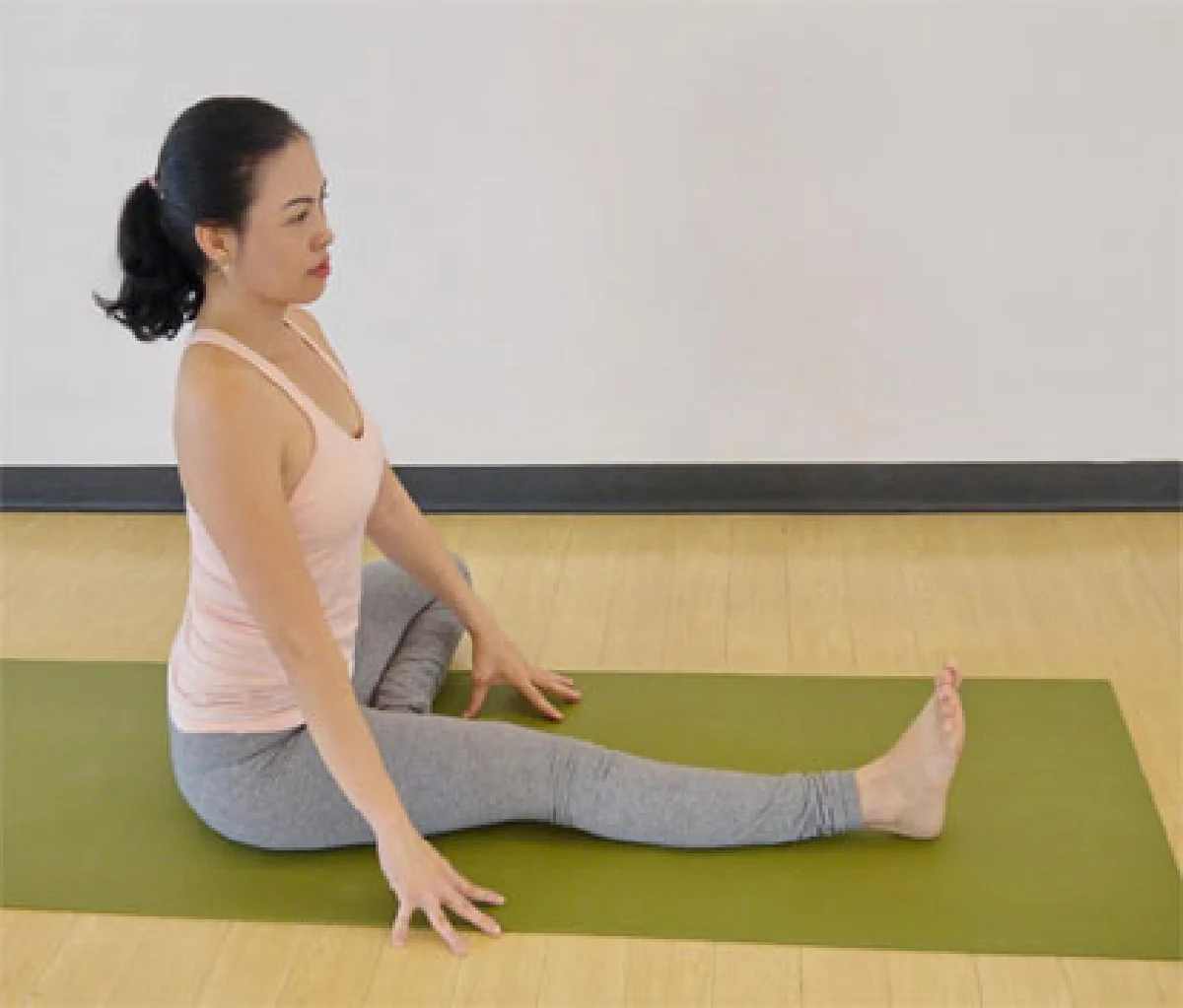 ท่า Visvamitra Janushirasana