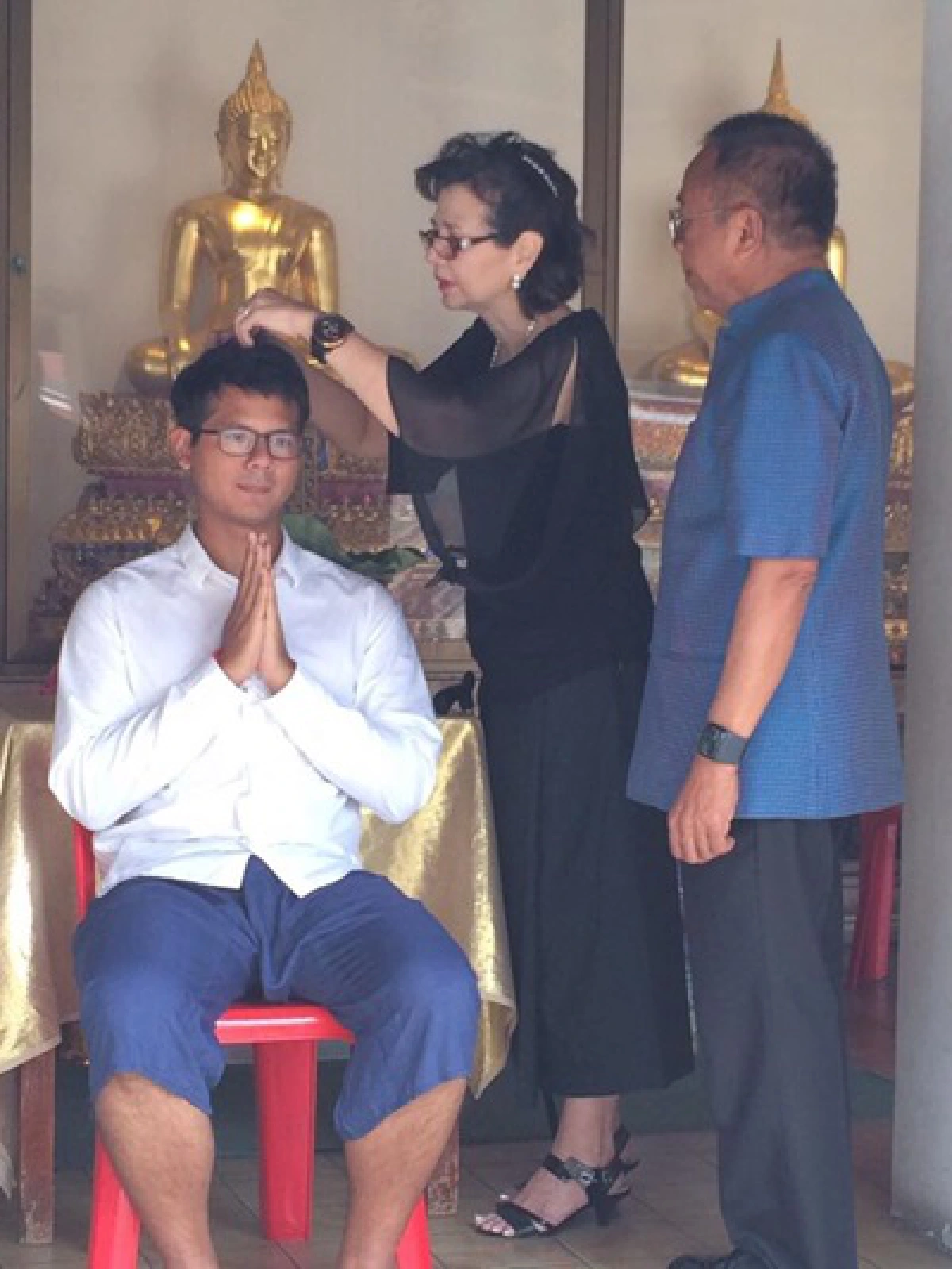 "เฟย์"ร่ำไห้ร่วมครอบครัวมุสิกพงศ์รับศพ"สิงห์"