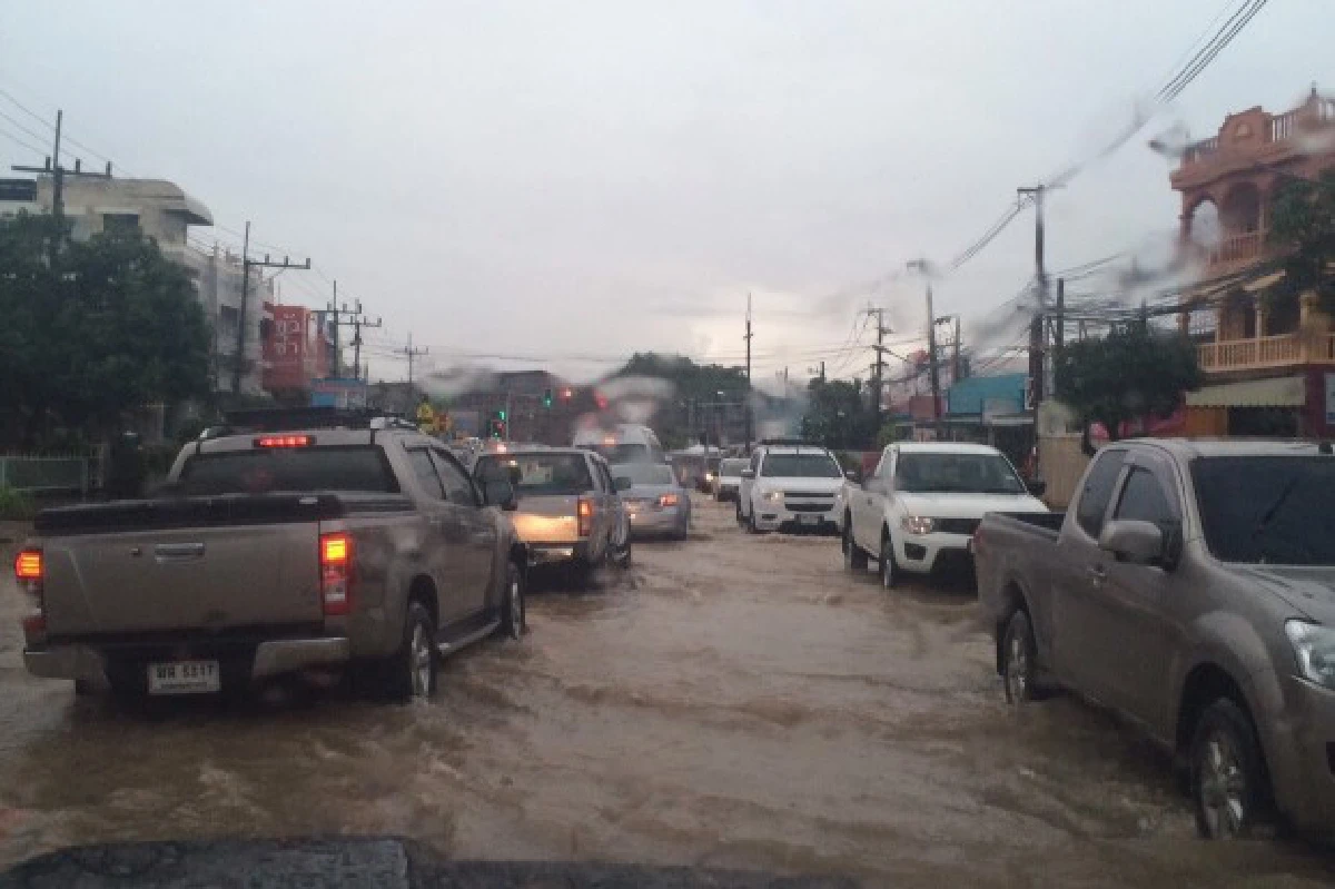 ฝนถล่มภูเก็ตน้ำท่วมฉับพลัน-กำแพงวัดถล่ม