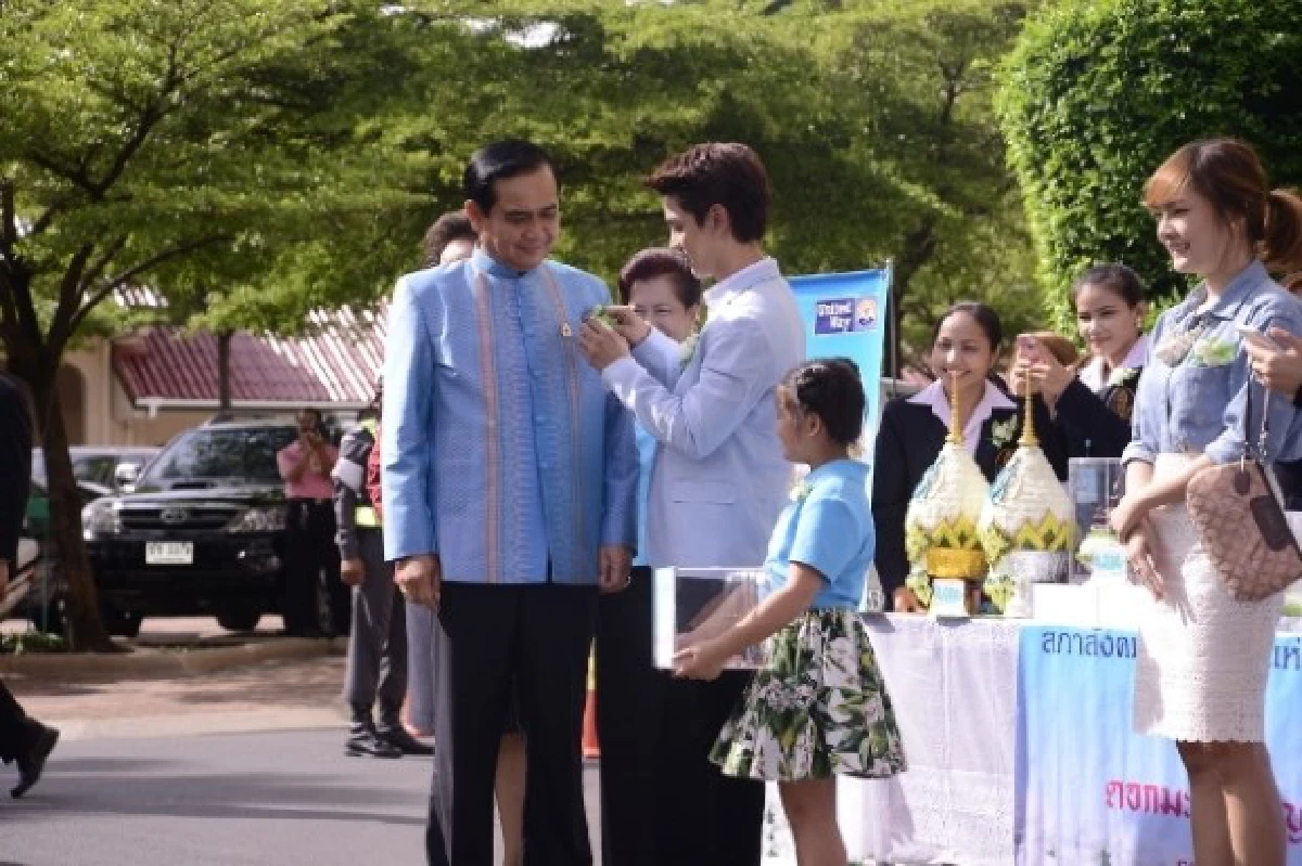 นายกฯ แนะ "รักแม่อย่าดื้อกับแม่"