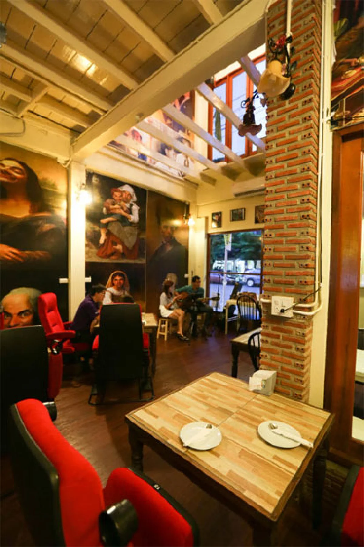 ชิลๆ ในอารมณ์แจ๊ซบาร์ที่ ‘จะกินอย่าบ่น’