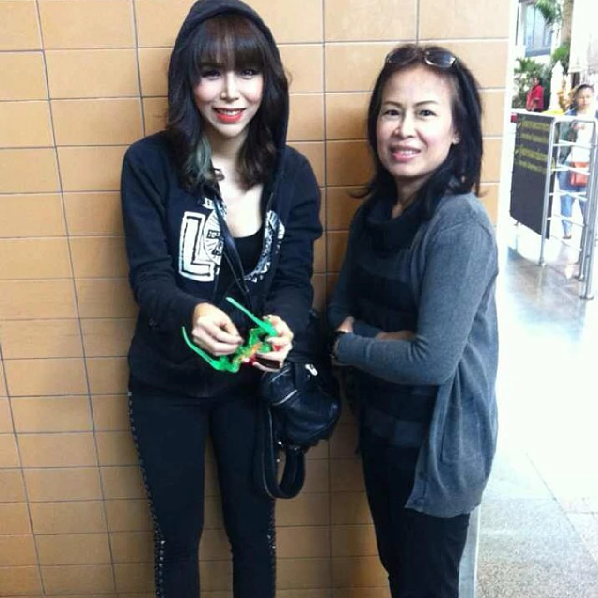 สำเนาถูกต้อง..รวมคู่แม่ลูกซุปตาร์หน้าเหมือนเป๊ะ!