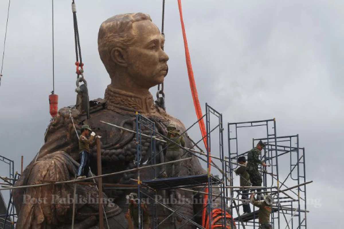 อันเชิญพระบรมราชานุสาวรีย์ประดิษฐานครบ7พระองค์แล้ว