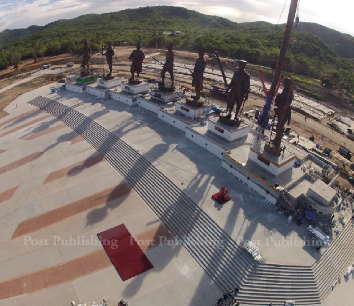 อันเชิญพระบรมราชานุสาวรีย์ประดิษฐานครบ7พระองค์แล้ว