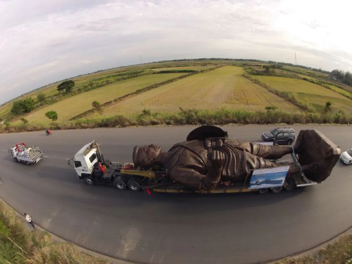 Giant king statues in Hua Hin complete (with photos)