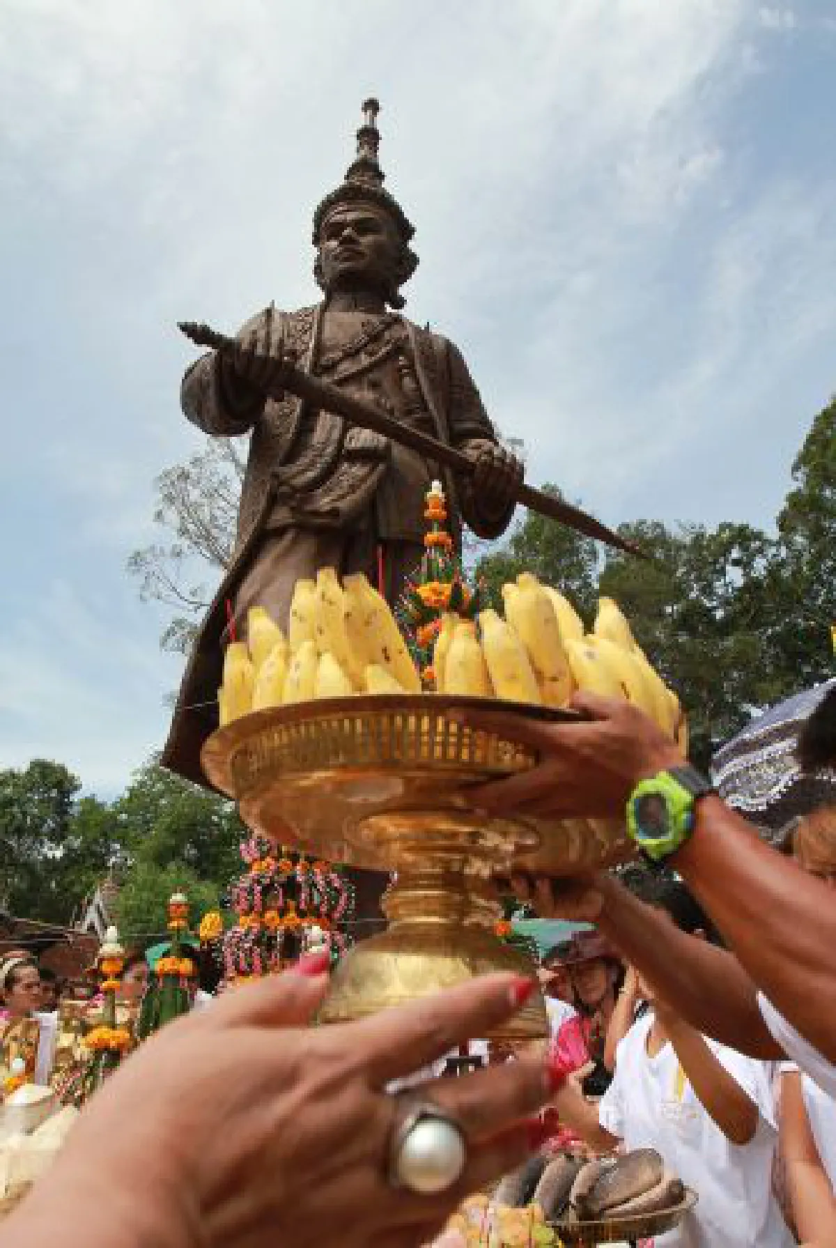 Giant king statues in Hua Hin complete (with photos)