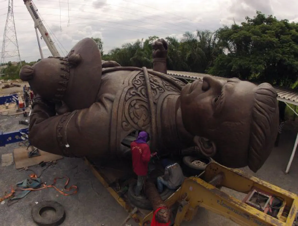 Giant king statues in Hua Hin complete (with photos)