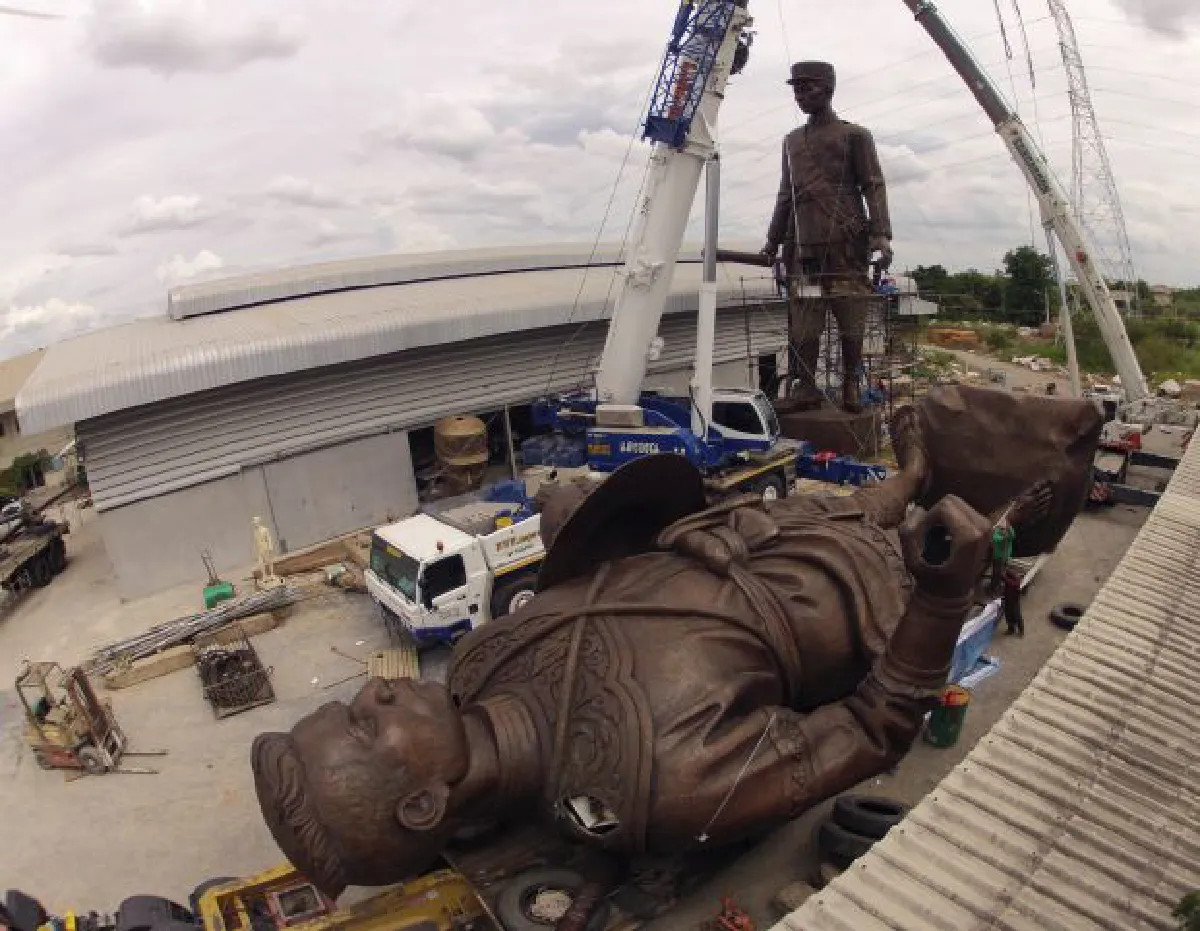 Giant king statues in Hua Hin complete (with photos)