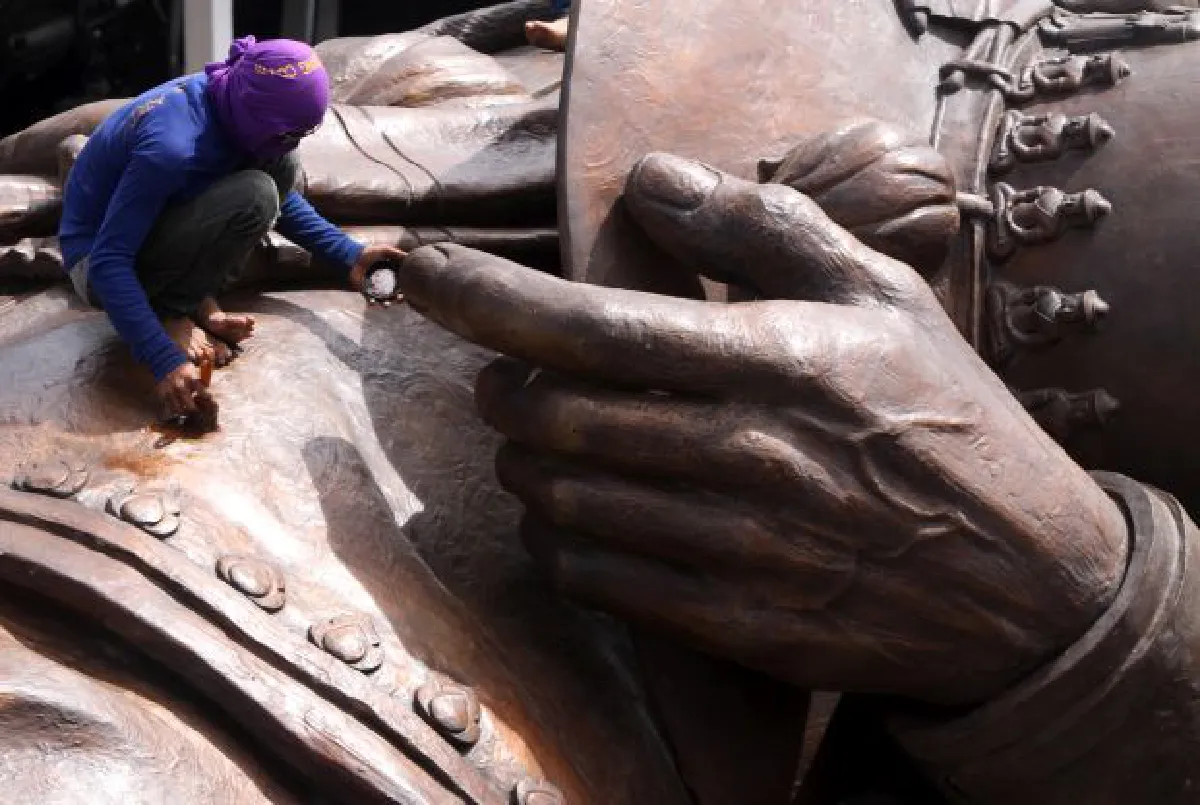 Giant king statues in Hua Hin complete (with photos)