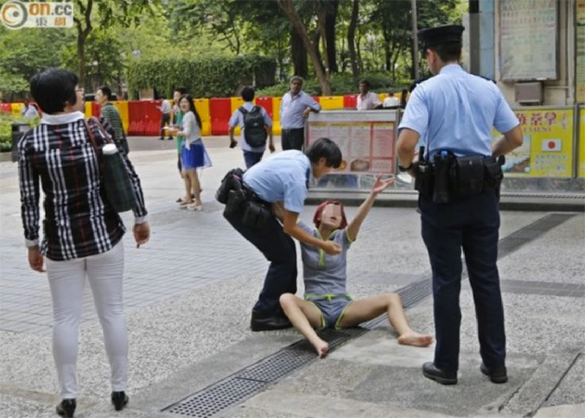 อาหมวยช้ำใจ!นอนร้องไห้งอแงกลางถนน หลังถูกหนุ่มแชทบอกเลิก (มีคลิป)