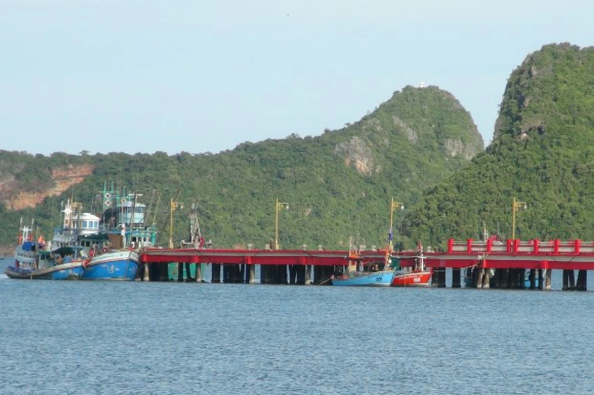 พระราชทานชื่อ"สราญวิถี"ให้สะพานปลาอ่าวประจวบ