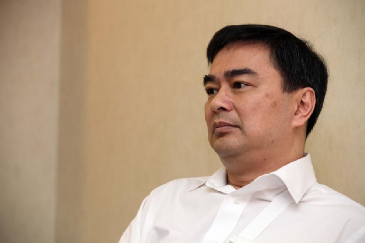 "มาร์ค"เตือนรัฐบาลอย่ากลัวประชานิยม "มาร์ค"เตือนรัฐบาลอย่ากลัวประชานิยม