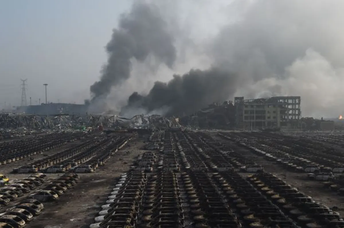 Explosives blast rips apart port in China (with videos)