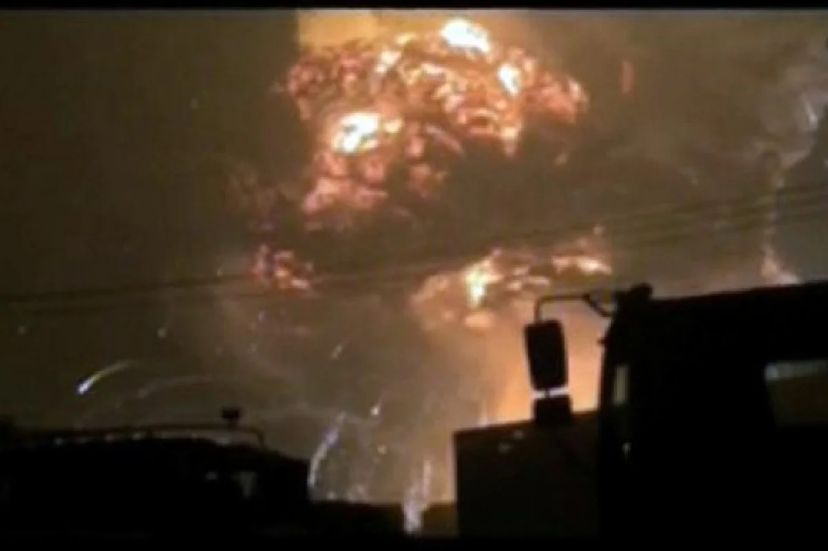 Explosives blast rips apart port in China (with videos)