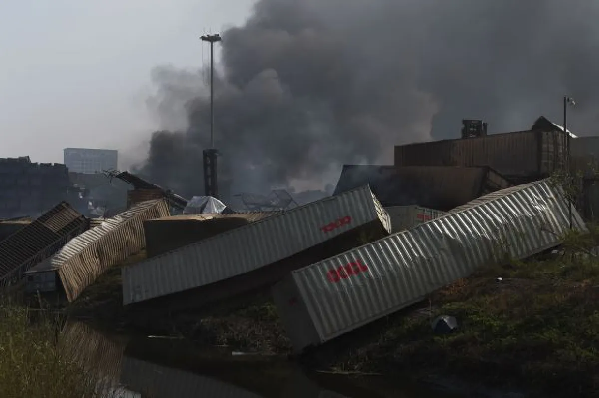 Explosives blast rips apart port in China (with videos)