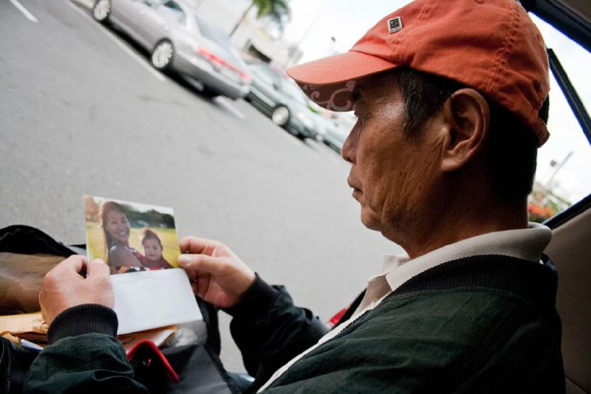 ช็อก!สาวถ่ายภาพคนจรจัดเป็นงานอดิเรกมา10ปี สุดท้ายเจอ"พ่อ"ตัวเองเป็นหนึ่งในนั้น