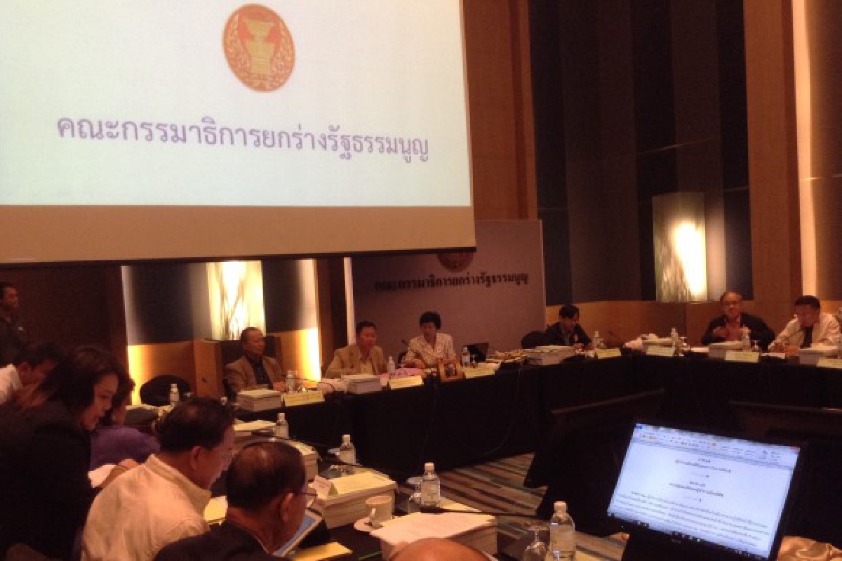 พท.จวกกมธ.ยกร่างฯเขียนรธน.ไม่ไว้ใจประชาชน พท.จวกกมธ.ยกร่างฯเขียนรธน.ไม่ไว้ใจประชาชน