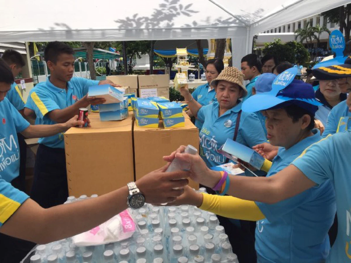 ประชาชนทยอยรอร่วมกิจกรรมปั่นเพื่อแม่