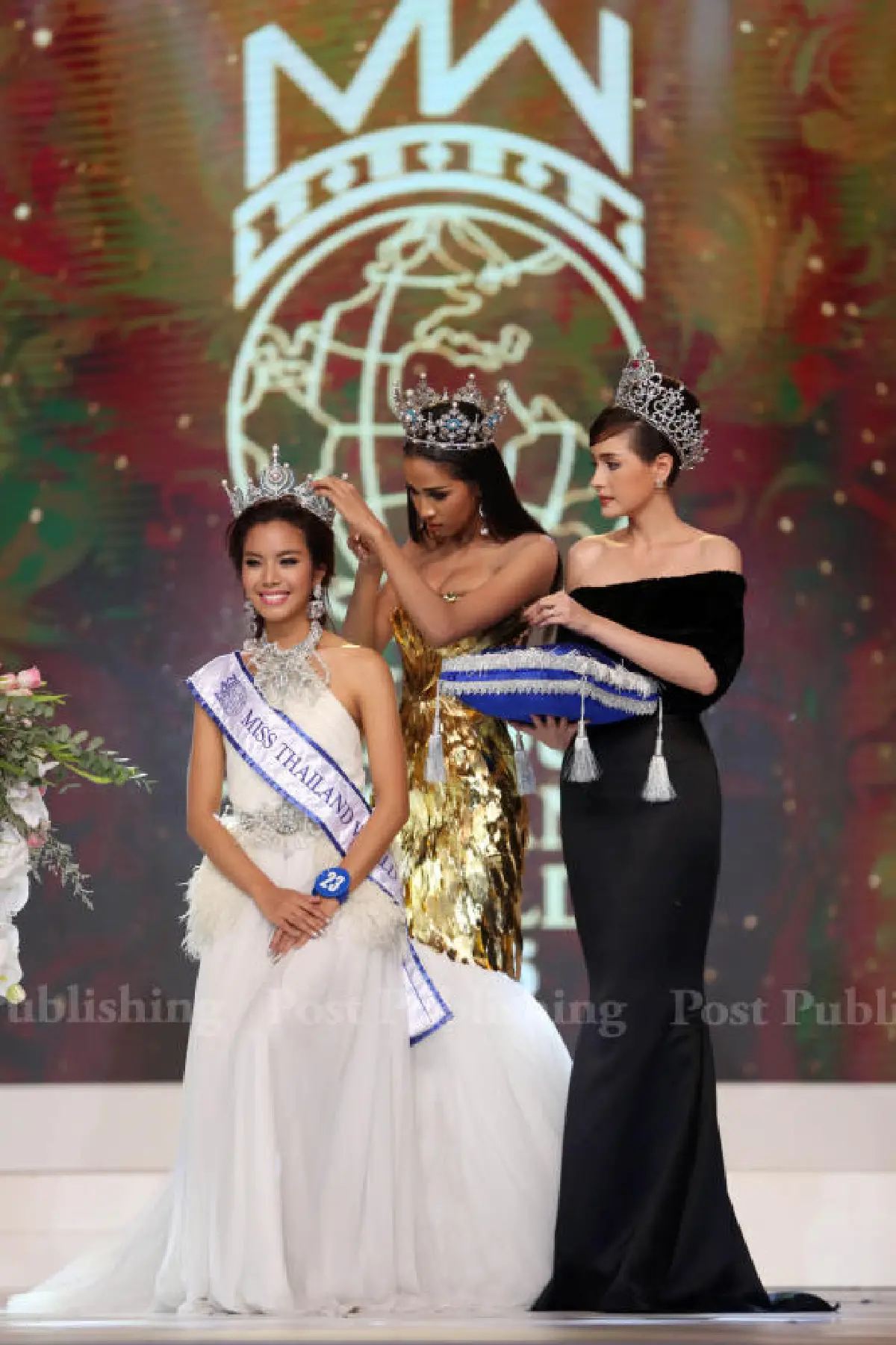 "เฟร้นฟราย" สาวเชียงใหม่คว้ามิสไทยแลนด์เวิลด์ 2015