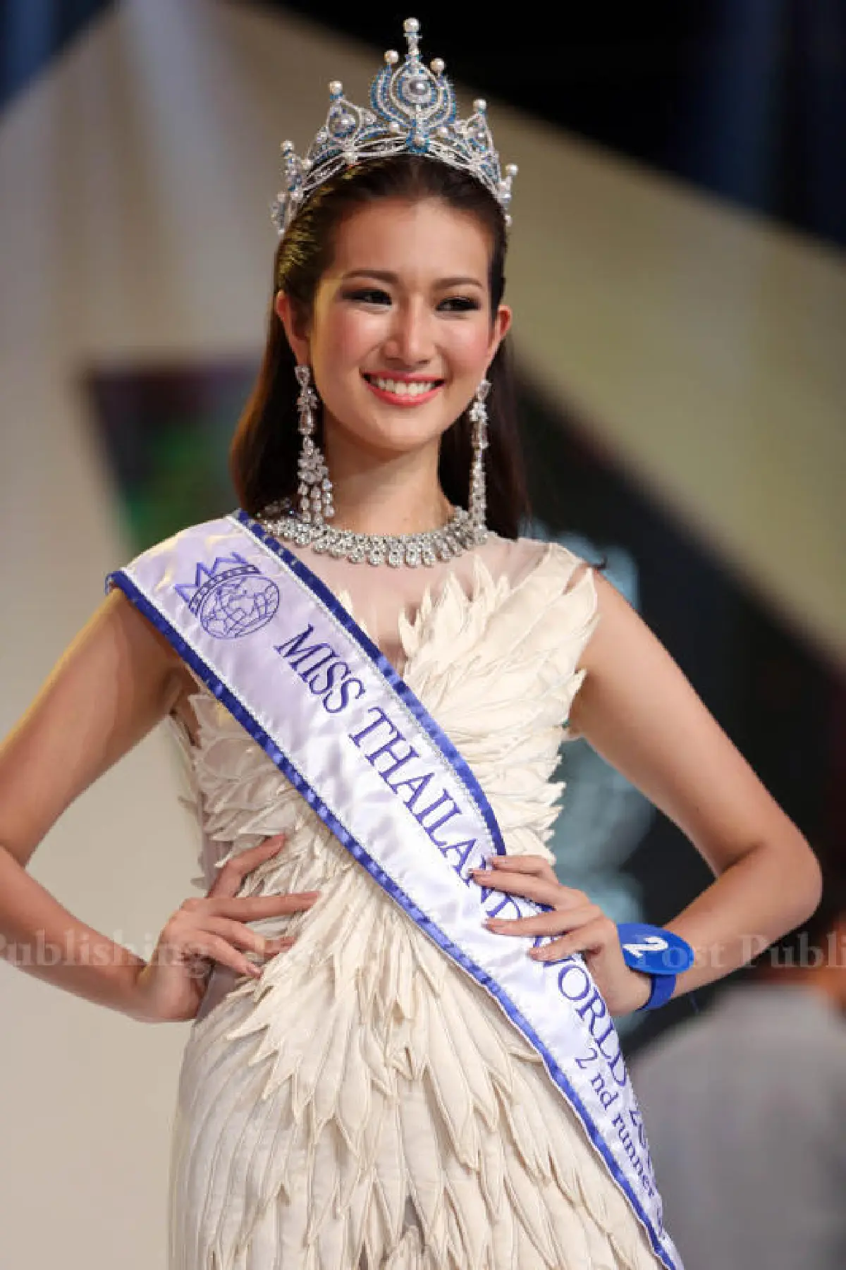 "เฟร้นฟราย" สาวเชียงใหม่คว้ามิสไทยแลนด์เวิลด์ 2015