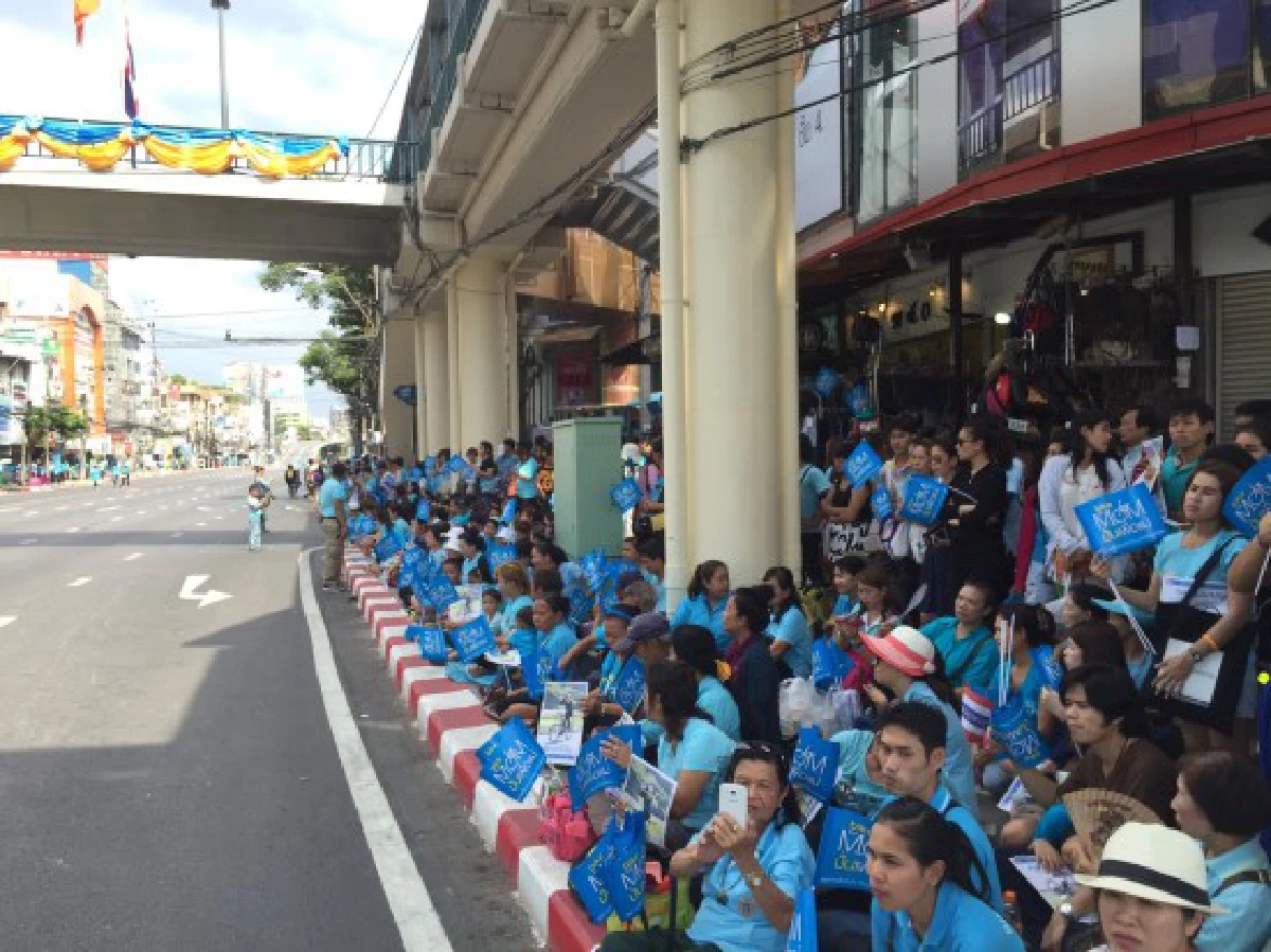 สมเด็จพระบรมฯ-พระองค์ภาฯทรงนำขบวนจักรยานปั่นเพื่อแม่