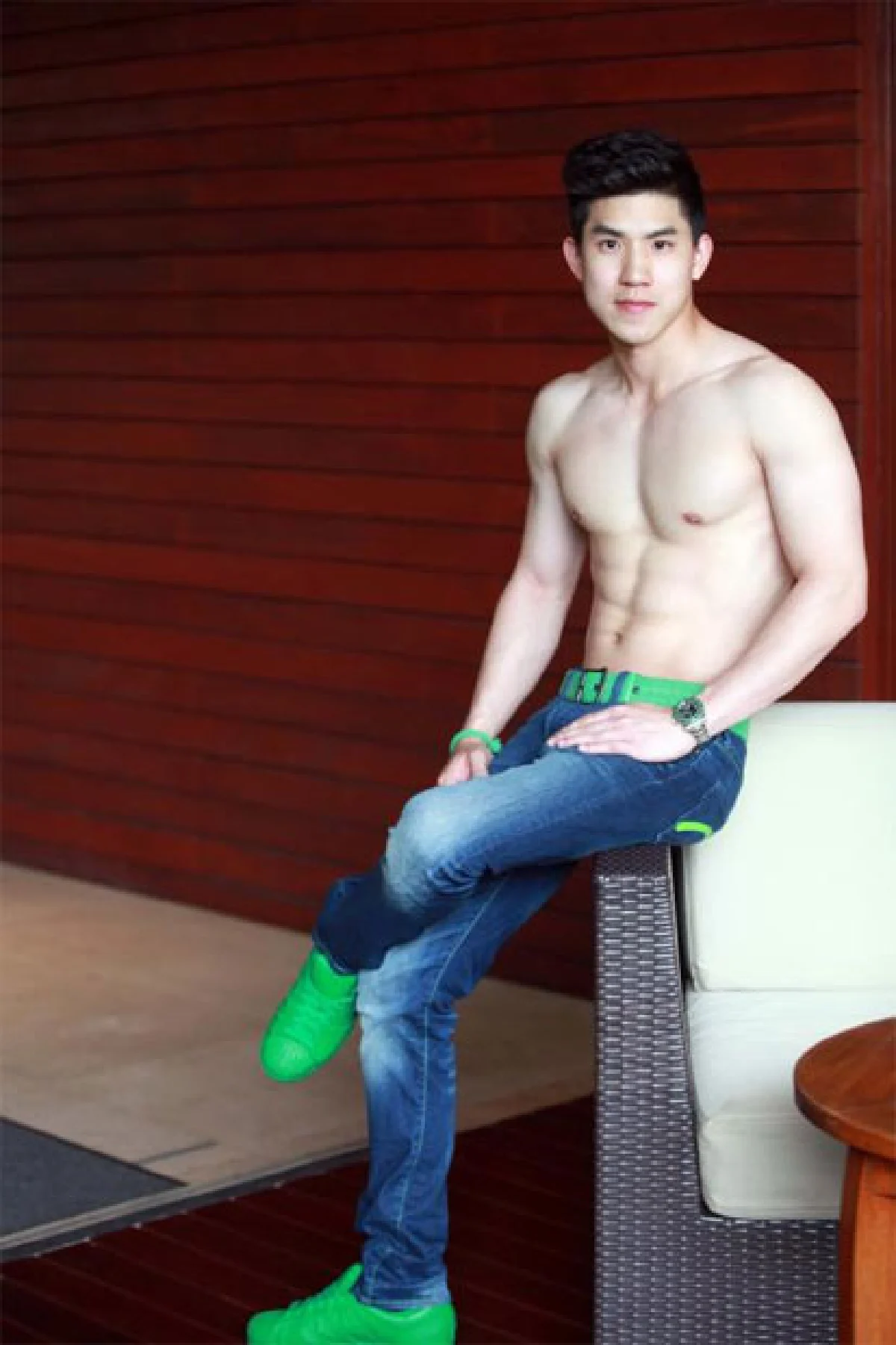 นิธิวุฒิ โรจน์ประสิทธิ์พร นักบินหนุ่มหุ่นฟิตเปรี๊ยะ!