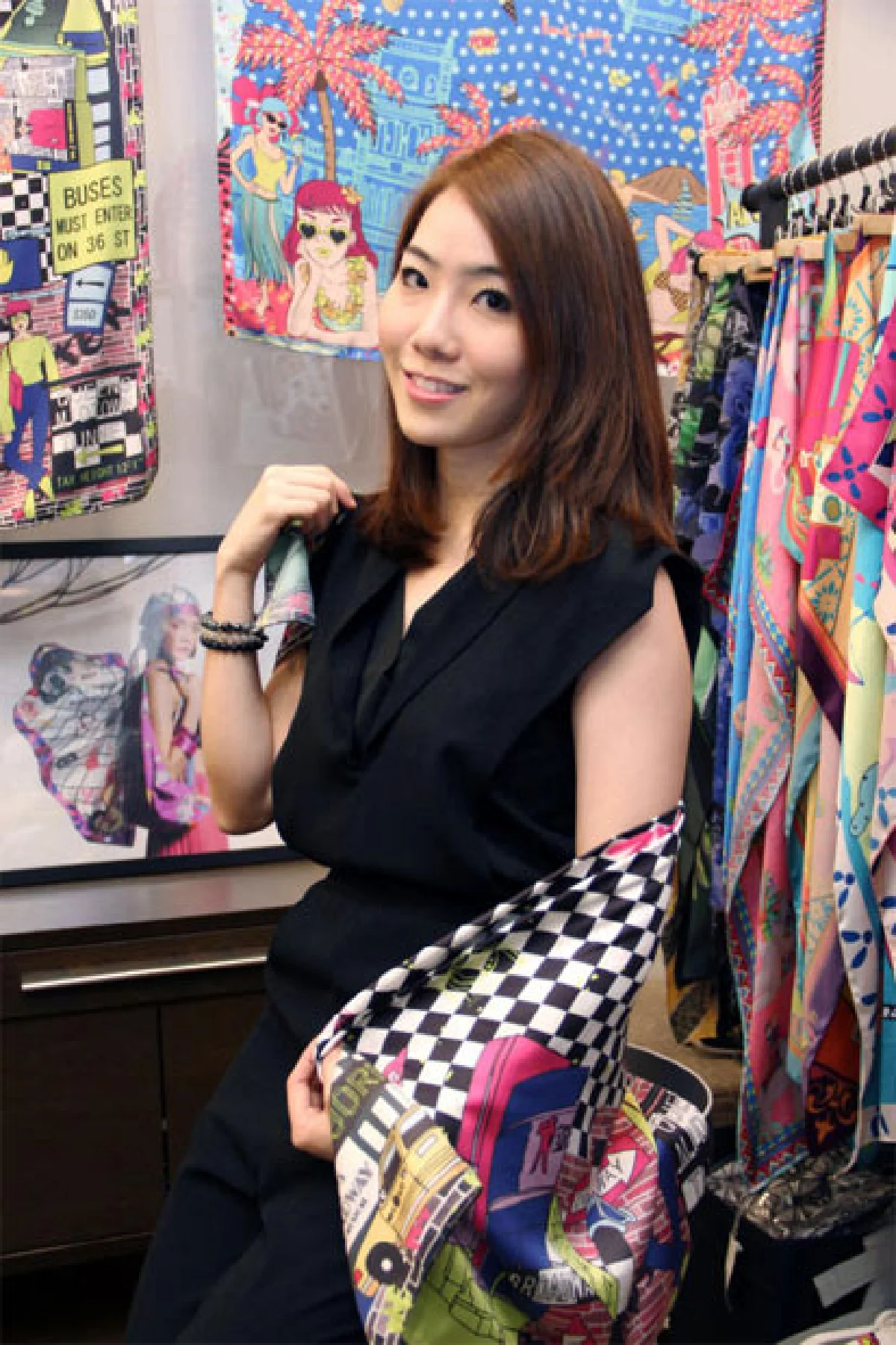 ผ้าพันคอลายเก๋ ของ อสมา ดำเกิงสุรเดช