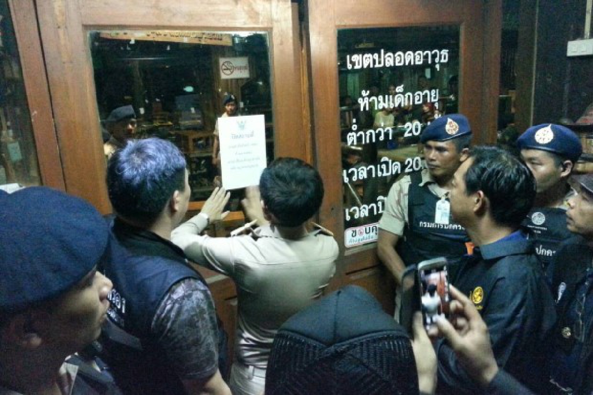 สั่งปิด2ร้านชื่อดังพิษณุโลกขายสุราให้เยาวชน สั่งปิด2ร้านชื่อดังพิษณุโลกขายสุราให้เยาวชน