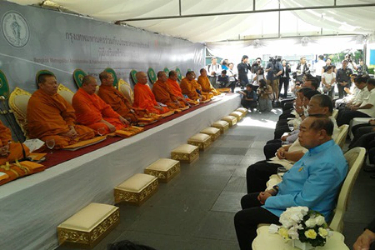 "ประวิตร"ทำบุญ 5 ศาสนา 'ราชประสงค์'เสริมมงคลเมือง