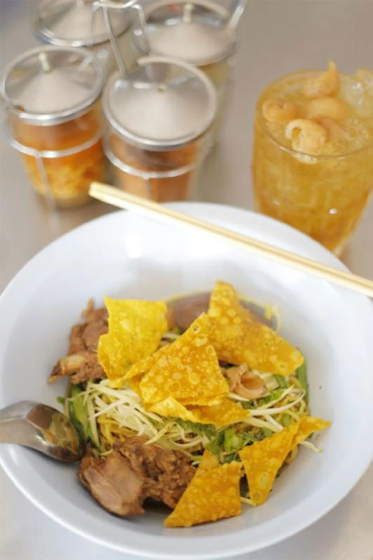 ก๋วยเตี๋ยวหมูตุ๋นลำไย อร่อยได้ใจจริงๆ