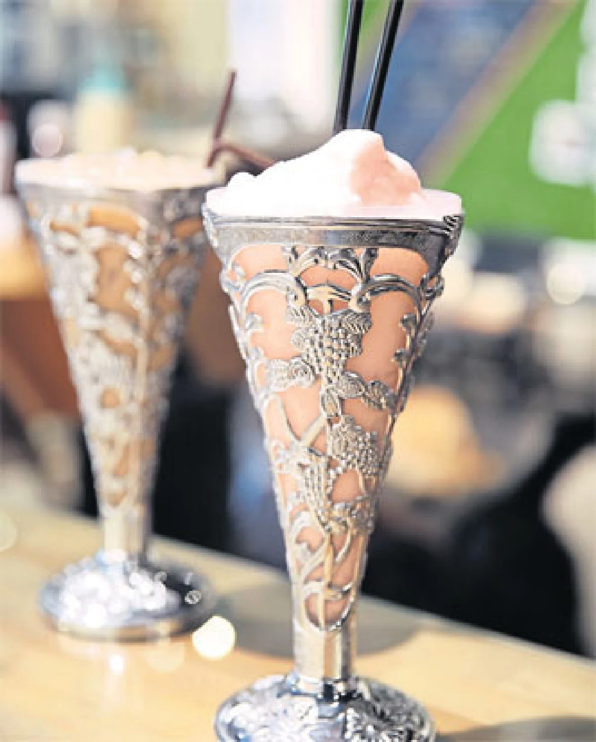 จุดนัดพบ 24 ชม. LoL 24 Dogs Caf&eacute;