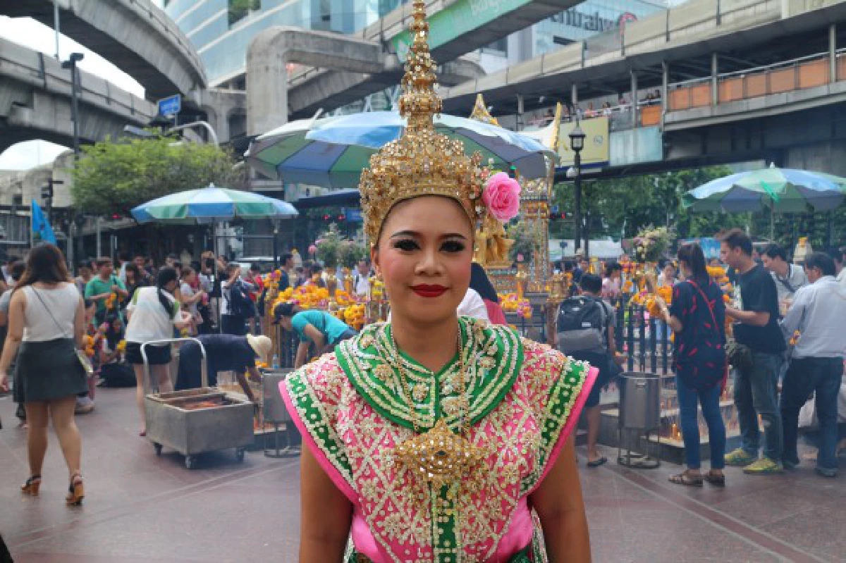 หลังควันระเบิดราชประสงค์ "ชีวิตไม่สิ้นก็ดิ้นกันไป"