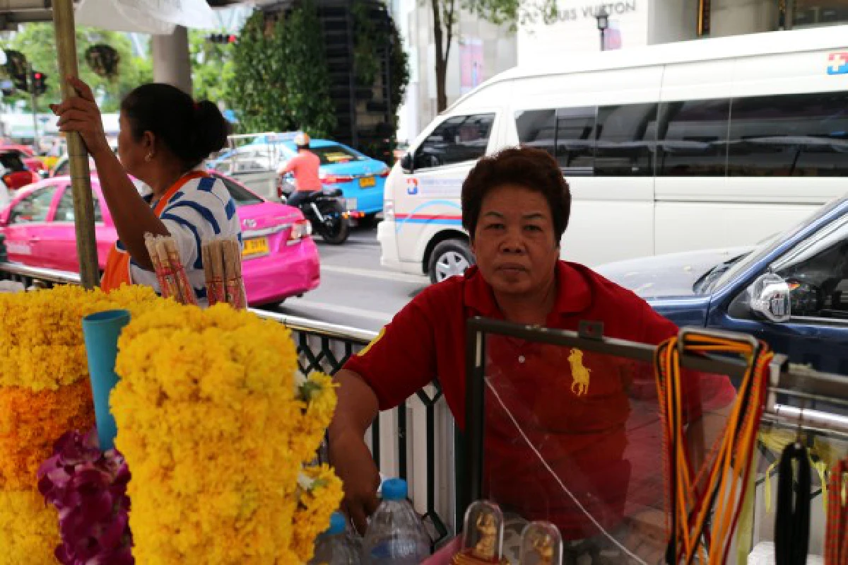 หลังควันระเบิดราชประสงค์ "ชีวิตไม่สิ้นก็ดิ้นกันไป"