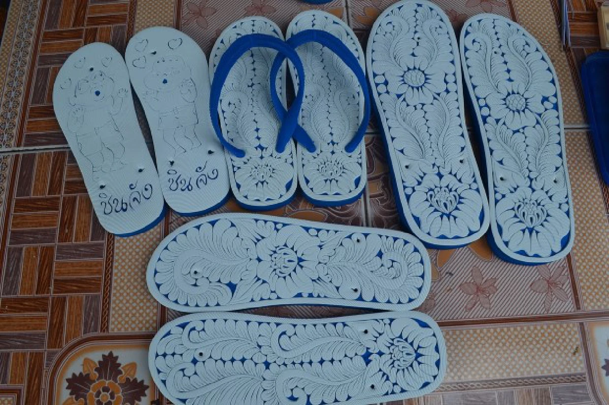 "รองเท้าช้างดาว"แกะสลักดังระเบิดยอดสั่งซื้อกระจาย