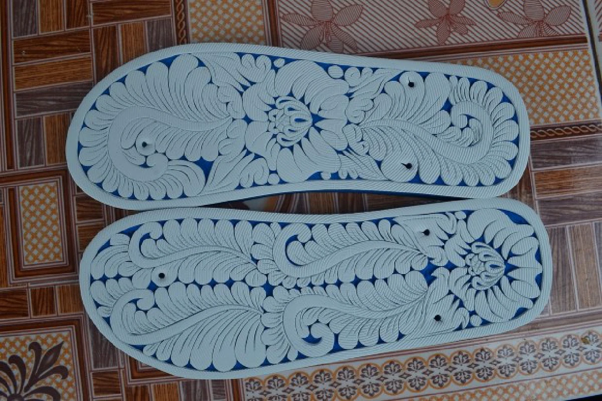 "รองเท้าช้างดาว"แกะสลักดังระเบิดยอดสั่งซื้อกระจาย