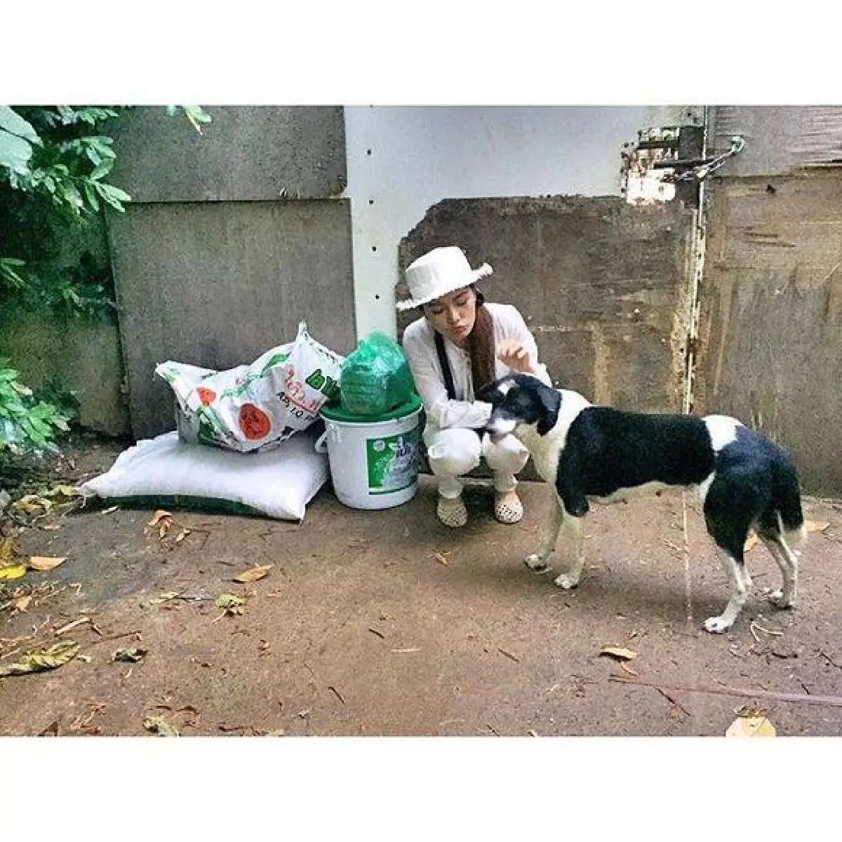 "กระแต อาร์สยาม"โพสต์ซึ้ง!กราบเท้าพ่อแม่ในวันเกิด