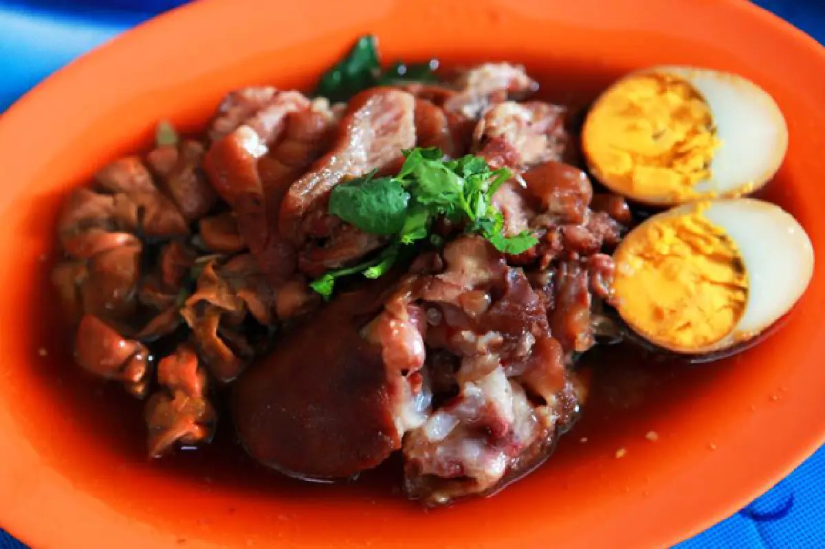 ข้าวขาหมูเจ๊ตวง คลองถม สูตรโบราณ30ปี