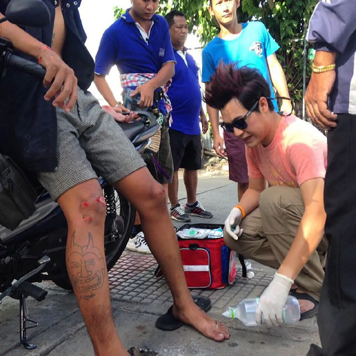 พระเอกตัวจริง!"ใหญ่ ฝันดี"เข้าช่วยผู้ประสบอุบัติเหตุรถชน