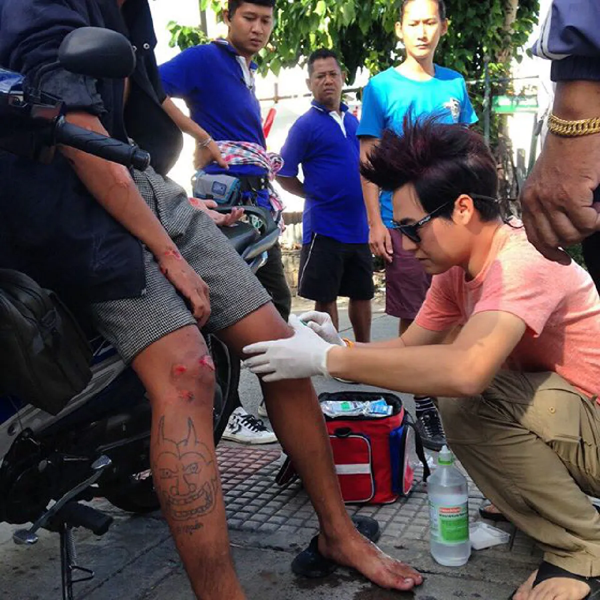 พระเอกตัวจริง!"ใหญ่ ฝันดี"เข้าช่วยผู้ประสบอุบัติเหตุรถชน