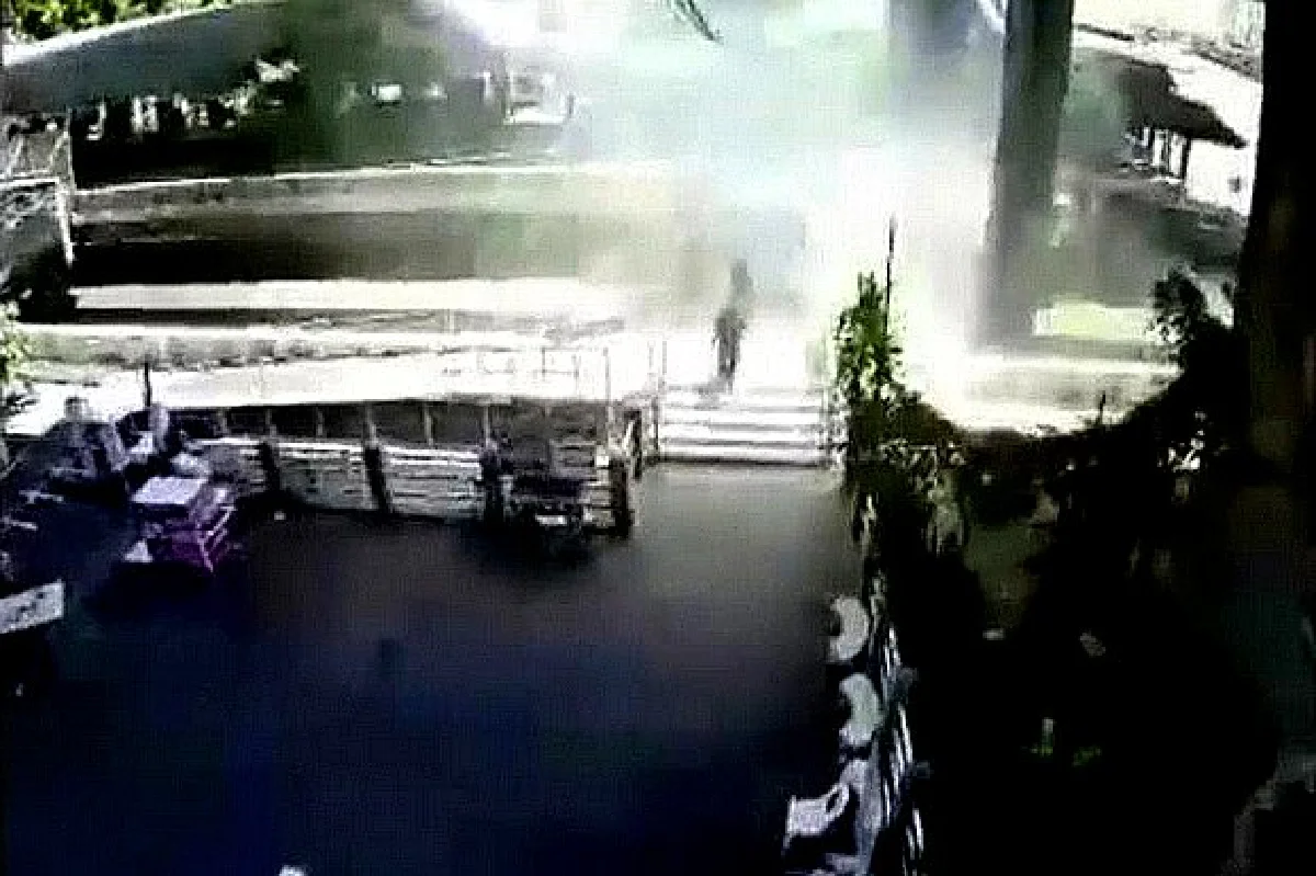 Warrant issued for Sathon pier bombing suspect