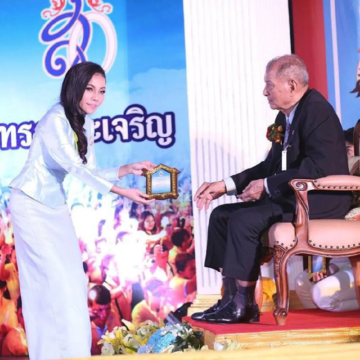 "เอมมี่"ขอคืนรางวัลลูกกตัญญู หลังถูกด่าไม่เหมาะสม!