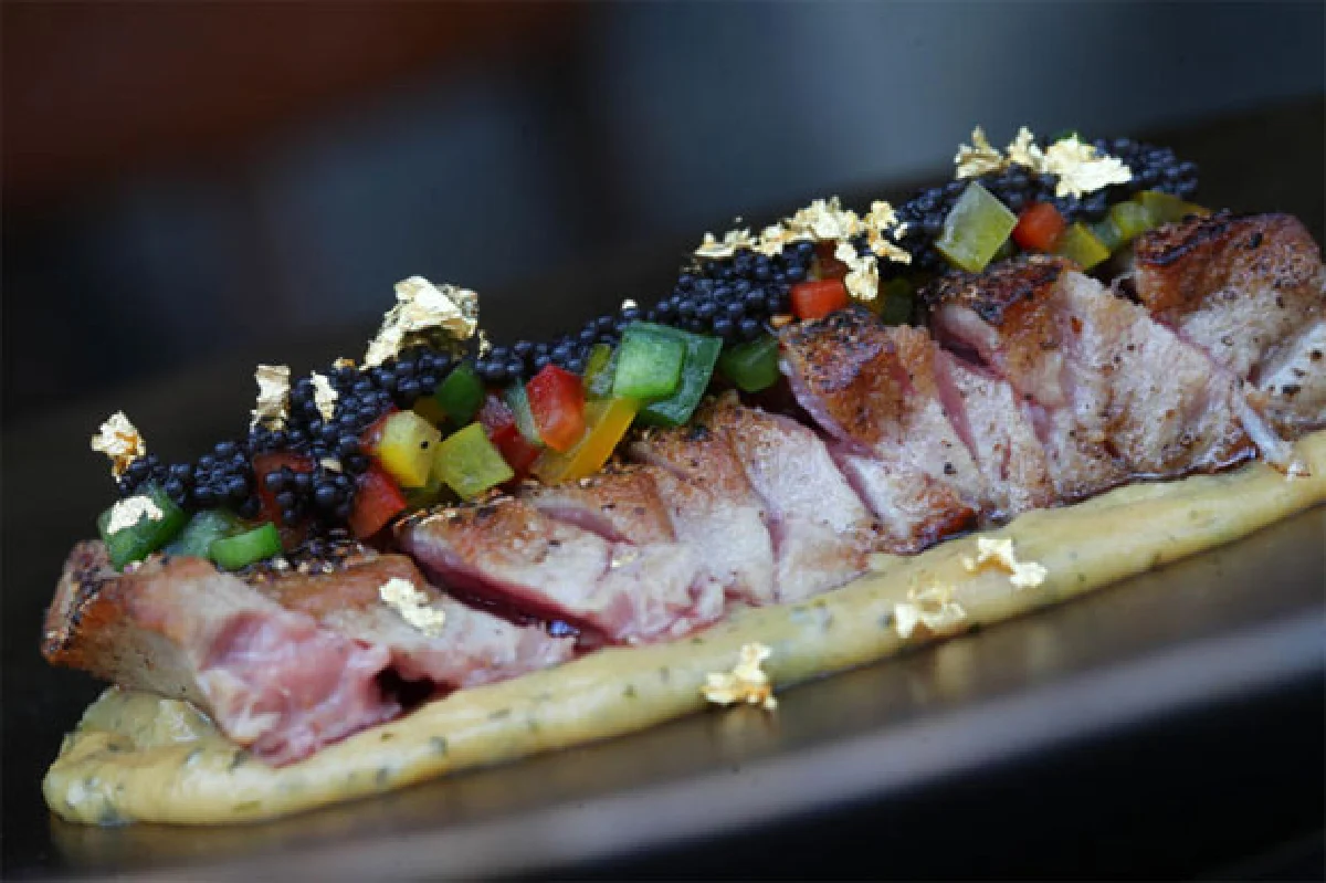 เชฟกระทะเหล็กอร่อยนอกจอ @ไอร์ออน เชฟ เทเบิ้ล