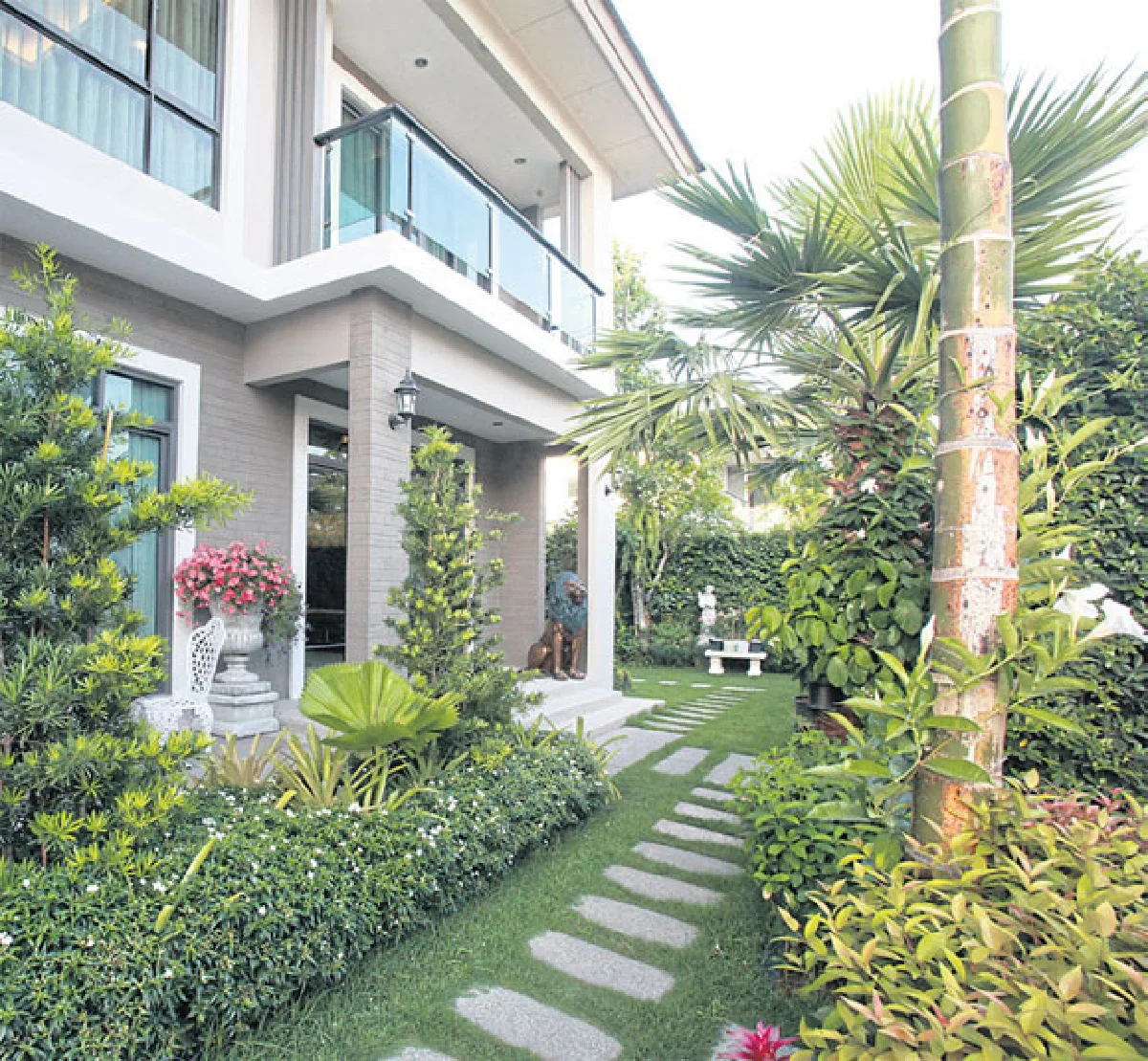 บ้านโมเดิร์นคลาสสิก ผสานสองความลงตัว